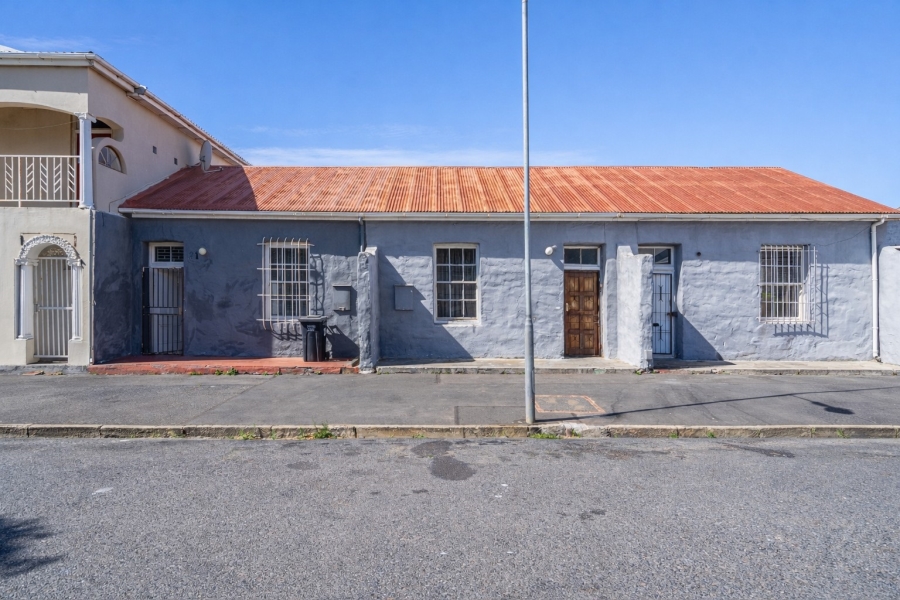 6 Bedroom Property for Sale in Woodstock Western Cape